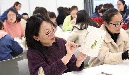 以春為名，海星女神，共赴花事，三·八婦女節快樂(lè )！